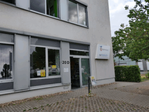 Der Firmenname ist Sertronics