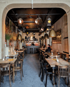 Der Firmenname lautet Café Cinema