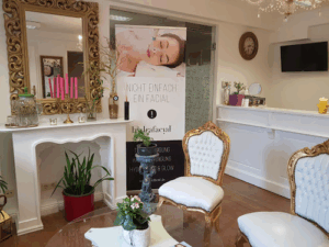 Queen of Waxing Steglitz