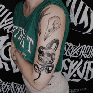 VeAn Tattoo and Piercing Black